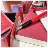 Un stylo plume pour tous les jours ? Oui, ça existe ! Testez donc le Esteem rouge laqué @diplomatstylo . Une belle plume acier, ample et fluide sur le papier.

___________________________________
#perreyon1884 #stylolyon #boutiquecadeauxlyon #boutiquedestylos #lyon #lyonnaise #pens #pen #writing #instagood #ink #canddle #writingtime #stationaryaddict #stationarylover #handmanufactured #handwriting #fpaddict #ecrituremanuscrite #fpnetwork #luxurywriting